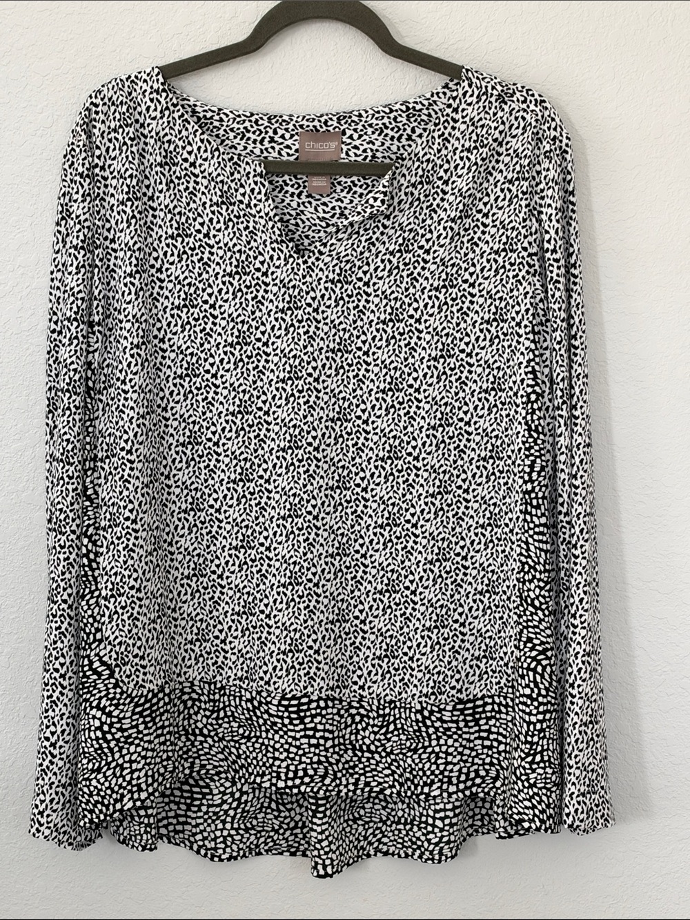 Chico’s Size 3 Black White Mixed Print Long Sleeve Tunic Blouse